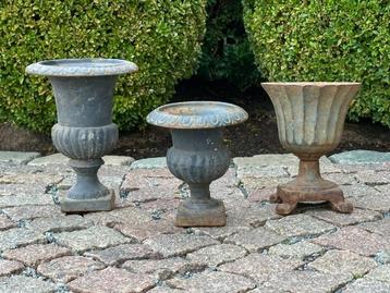 gietijzeren tuinvazen - bloempotjes - h. 20 - 15 - 14,5 cm beschikbaar voor biedingen