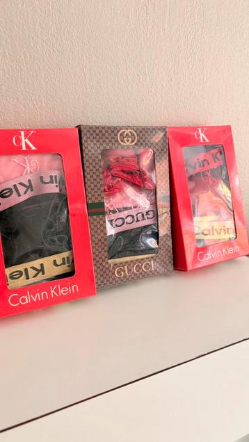 Ondergoed voor dames beschikbaar voor biedingen