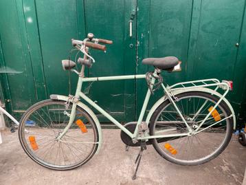 Oude herenfiets beschikbaar voor biedingen