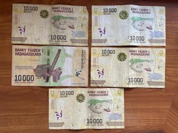 Madagascar - 5x 10.000 Ariary biljetten beschikbaar voor biedingen