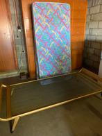 Lit sommier + 2 matelas, Enlèvement, Utilisé, Une personne