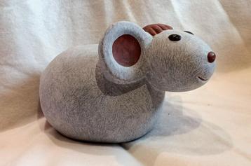 Lief handgeschilderd muisje in aardewerk (28cm) beschikbaar voor biedingen