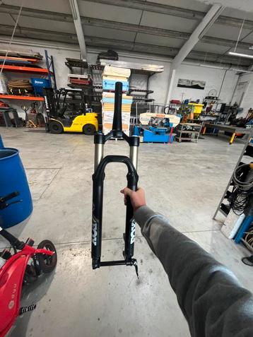 fox 32 performance series beschikbaar voor biedingen