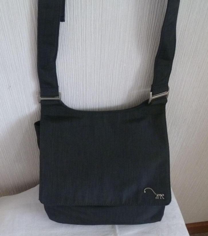 Kipling schoudertas met apenlogo met 4 poten in metaal, Handtassen en Accessoires, Tassen | Schoudertassen, Gebruikt, Kipling