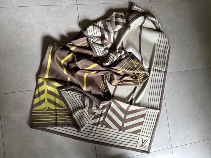 Uniek plaid Louis Vuitton, Huis en Inrichting, Woonaccessoires | Plaids en Woondekens, Zo goed als nieuw, Ophalen