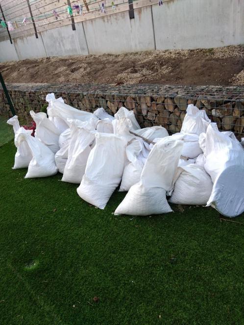 witte steentjes grind 3 zakken voor 20 euro 30 kg per zak, Tuin en Terras, Grind, Keien en Split, Zo goed als nieuw, Grind, Wit