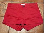 H&M 36 minishort met rode spijkerbroek, Kleding | Dames, Broeken en Pantalons, H&M, Kort, Ophalen of Verzenden, Zo goed als nieuw