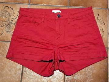 H&M 36 minishort met rode spijkerbroek beschikbaar voor biedingen