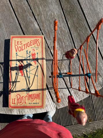Vintage Frans Speelgoed “Les Voltigeurs” (P.F. Paris) beschikbaar voor biedingen