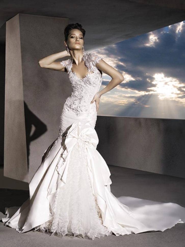 Nieuwe bruidsjurk - Merk Demetrios - maat 38/40, Kleding | Dames, Trouwkleding en Trouwaccessoires, Nieuw, Trouwjurk, Overige kleuren