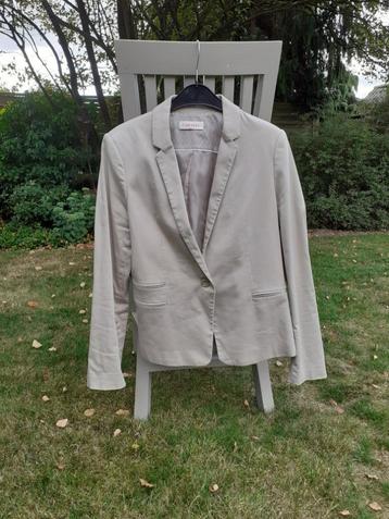 Beige vest medium large beschikbaar voor biedingen