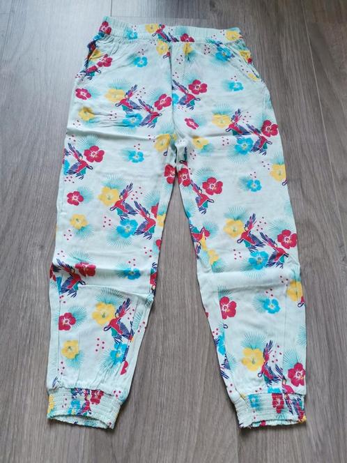 Zomerbroek papagaai - maat 122, Enfants & Bébés, Vêtements enfant | Taille 122, Utilisé, Fille, Pantalon, Enlèvement ou Envoi