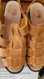 Superbes sandales en daim ocre, semelle antidérapante 38 com, Comme neuf, Jaune, Enlèvement ou Envoi, Sandales et Mûles