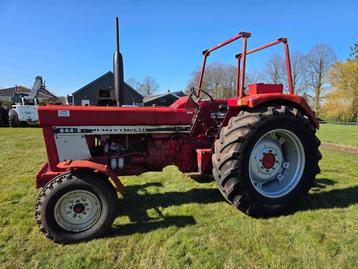 International 844-S Vierwielaangedreven landbouwtractor beschikbaar voor biedingen