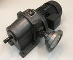 LIERMOTOR EN REDUCTOR / VERTRAGINGS MOTOREN 220/380 VOLT, Ophalen of Verzenden, Zo goed als nieuw, Elektromotor