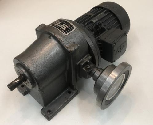 LIERMOTOR EN REDUCTOR / VERTRAGINGS MOTOREN 220/380 VOLT, Doe-het-zelf en Bouw, Motoren, Zo goed als nieuw, Elektromotor, Ophalen of Verzenden