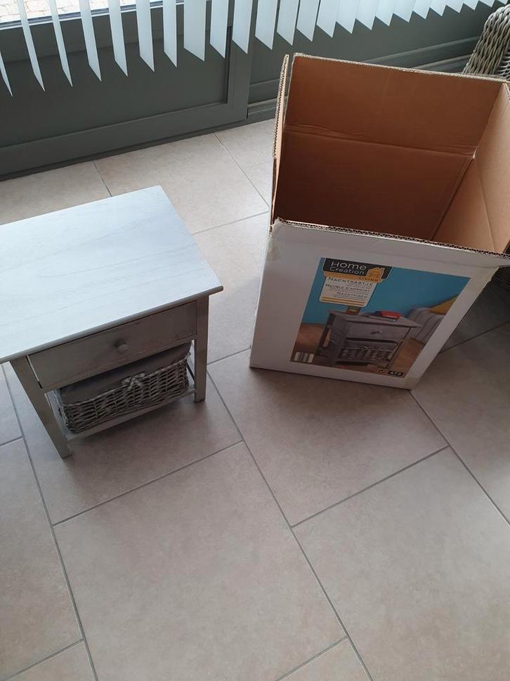Nachtkastje met meer functies, Huis en Inrichting, Slaapkamer | Nachtkastjes, Ophalen of Verzenden