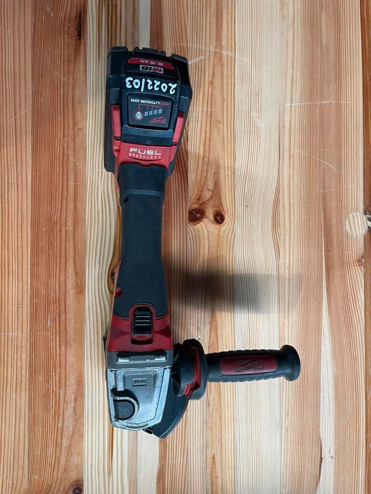 Milwaukee haakse slijpmachine, Doe-het-zelf en Bouw, Gereedschap | Slijpmachines, Zo goed als nieuw, Haakse handslijpmachine, 1000 watt of meer