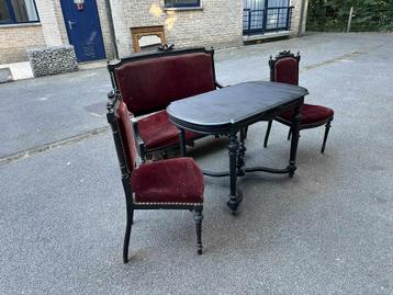 Antieke set van jaren 1880 (zwart/rood) beschikbaar voor biedingen