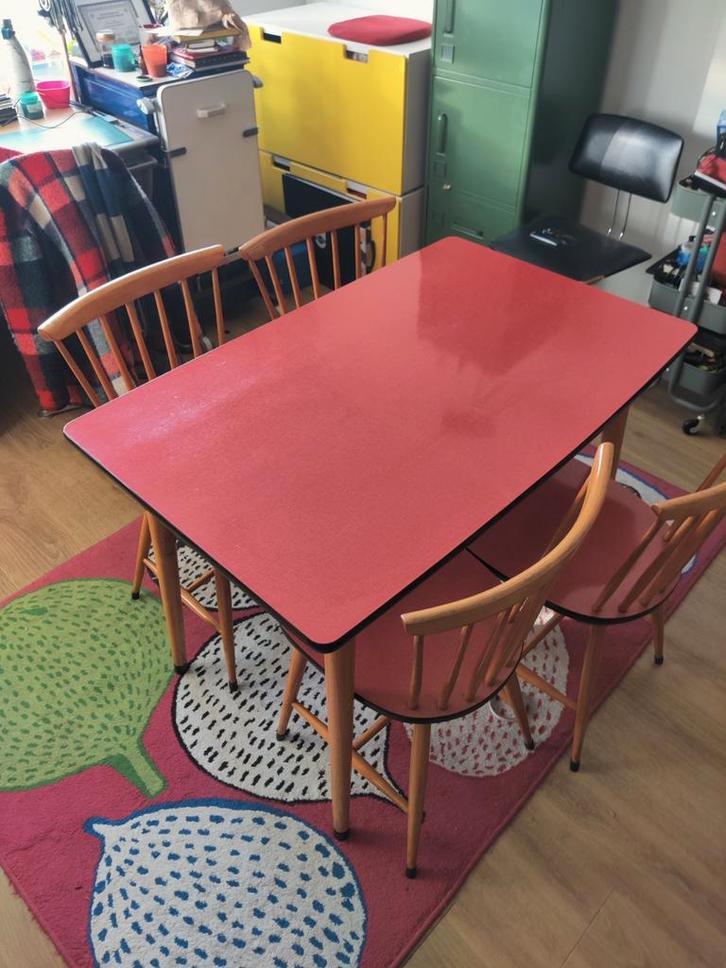 Vintage 50's/60's table à manger avec 4 chaises., Maison & Meubles, Tables | Tables à manger, Comme neuf, 50 à 100 cm, 150 à 200 cm
