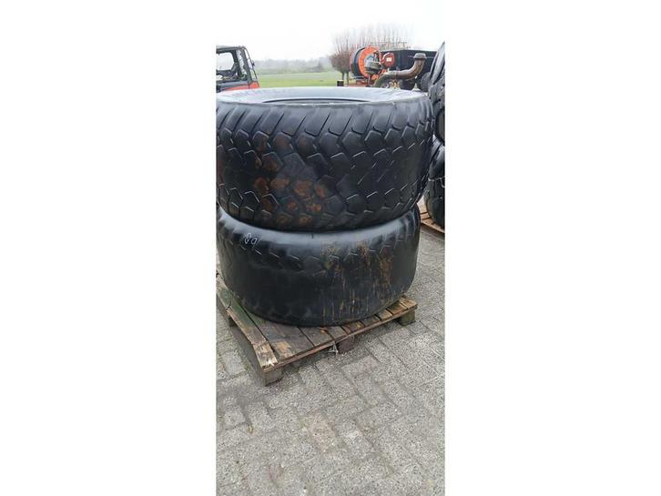 Michelin Cargo X 750/45 R26.5 Banden (2x), Zakelijke goederen, Landbouw | Onderdelen | Banden, Velgen en Assen