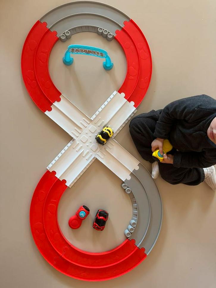 Chicco racebaan, Enfants & Bébés, Jouets | Circuits, Comme neuf, Circuit, Autres marques, Enlèvement