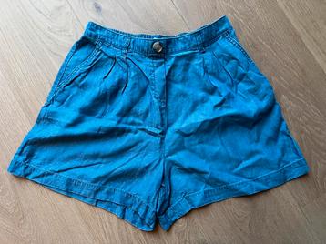 Short maat 164 van C&A beschikbaar voor biedingen