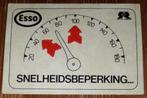 Vintage sticker Esso snelheidsbeperking... retro autocollant, Verzamelen, Auto of Motor, Ophalen of Verzenden, Zo goed als nieuw