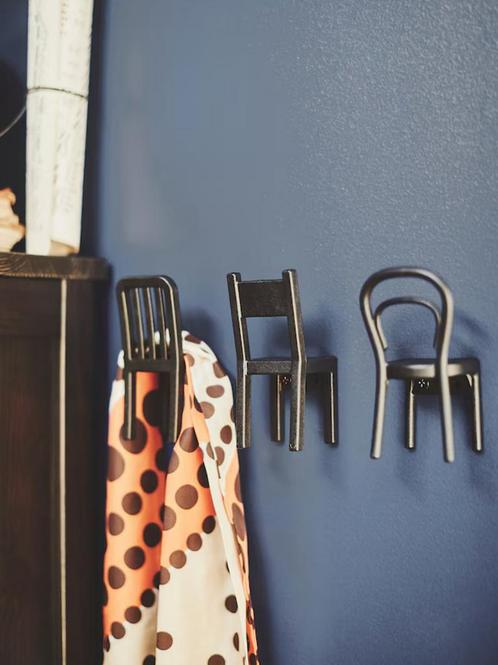 6 originele kapstokken in vorm van stoeltjes, Huis en Inrichting, Woonaccessoires | Kapstokken, Nieuw, Wandhaken, Kunststof, Ophalen