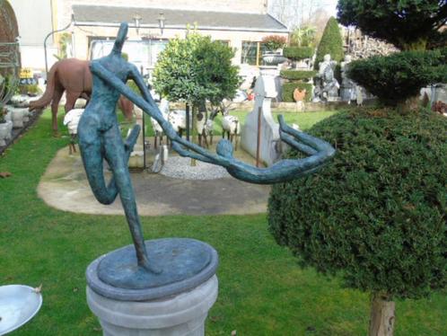 Bronzen beeld van ronddraaiende figuren, Tuin en Terras, Tuinwanddecoratie, Nieuw, Ophalen