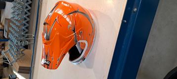 Crosshelmen beschikbaar voor biedingen