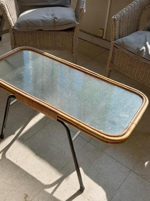 Leuk Vintage rotan tafeltje, Huis en Inrichting, Tafels | Salontafels, Zo goed als nieuw, Glas, Ophalen