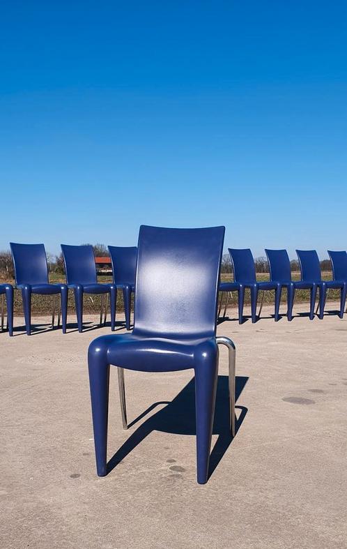 Set de 16 pièces - Vitra Louis 20 - chaises design violettes, Maison & Meubles, Chaises, Comme neuf, Cinq, Six Chaises ou plus