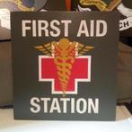Militaria - Panneau US WW2 : FIRST AID STATION, Envoi
