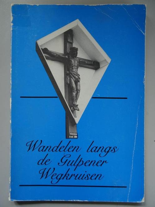 Bertine Leenaerts Wandelen langs de Gulpener wegkruisen 1988, Verzamelen, Religie, Gebruikt, Christendom | Katholiek, Boek, Ophalen of Verzenden