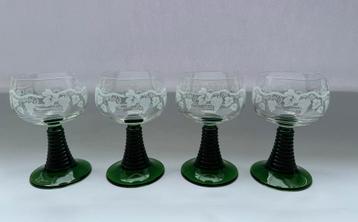 Vintage Green Stem Wine Glasses beschikbaar voor biedingen