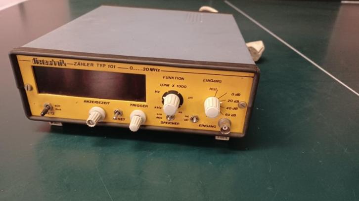 Fréquencemètre numérique DIETECHNIK Zahler Typ 101, Musique & Instruments, Échantillonneurs, Utilisé, Enlèvement