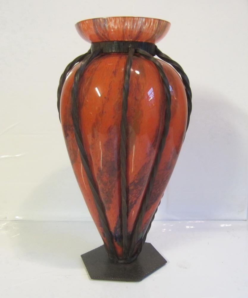 Antieke art deco vaas Lorrain/Daum smeedijzer voet ca 1930, Antiek en Kunst, Antiek | Glaswerk en Kristal, Verzenden