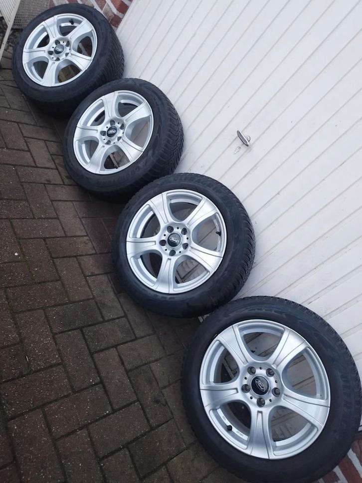 Winterbanden Goedyear 205/55/R16 Ford focus/C-Max/Mondeo, Auto-onderdelen, Banden en Velgen, Band(en), Winterbanden, 16 inch, 205 mm