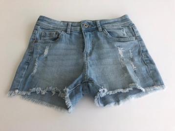Short maat 158 / 164 beschikbaar voor biedingen