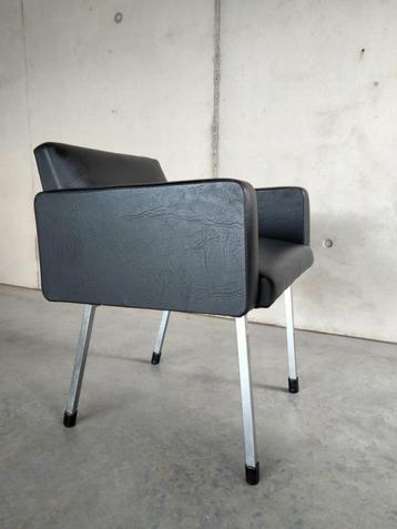 1960s vintage design fauteuil zetel beschikbaar voor biedingen
