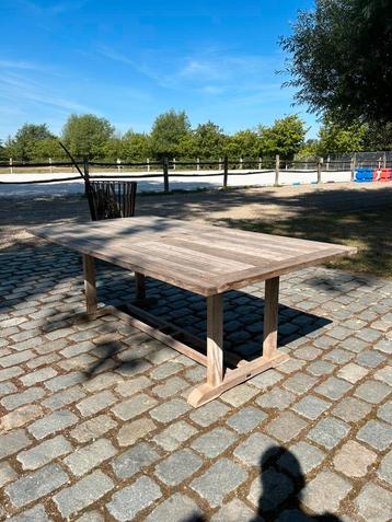Tuintafel GLOSTER beschikbaar voor biedingen