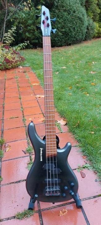 Elektrische Basgitaar Daytone, Muziek en Instrumenten, Snaarinstrumenten | Gitaren | Elektrisch, Zo goed als nieuw, Ophalen