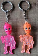 2 sleutelhangers: fluo skeletjes, Enlèvement ou Envoi, Comme neuf, Peluche ou Figurine