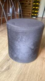 Poef , donker grijze fijne vloer H 40 cm   38 diameter 38cm, Huis en Inrichting, Zetels | Voetbanken en poefs, Ophalen, Zo goed als nieuw