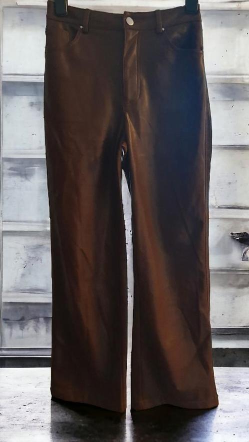 STRADIVARIUS Lederlook Broek Maat 34 Zgan, Vêtements | Femmes, Culottes & Pantalons, Comme neuf, Taille 34 (XS) ou plus petite