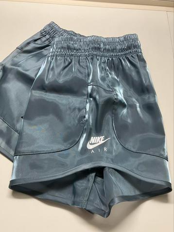 Nike short M beschikbaar voor biedingen