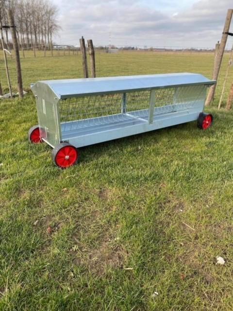 Grote hooiruif op wielen met opvang voor in de stal of weide, Dieren en Toebehoren, Schapen, Geiten en Varkens