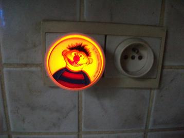 NACHTLICHTJE SESAMSTRAAT ERNIE beschikbaar voor biedingen