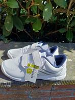 Witte sneakers van Decathlon met krasje, schoenmaat 39, Kinderen en Baby's, Ophalen, Nieuw
